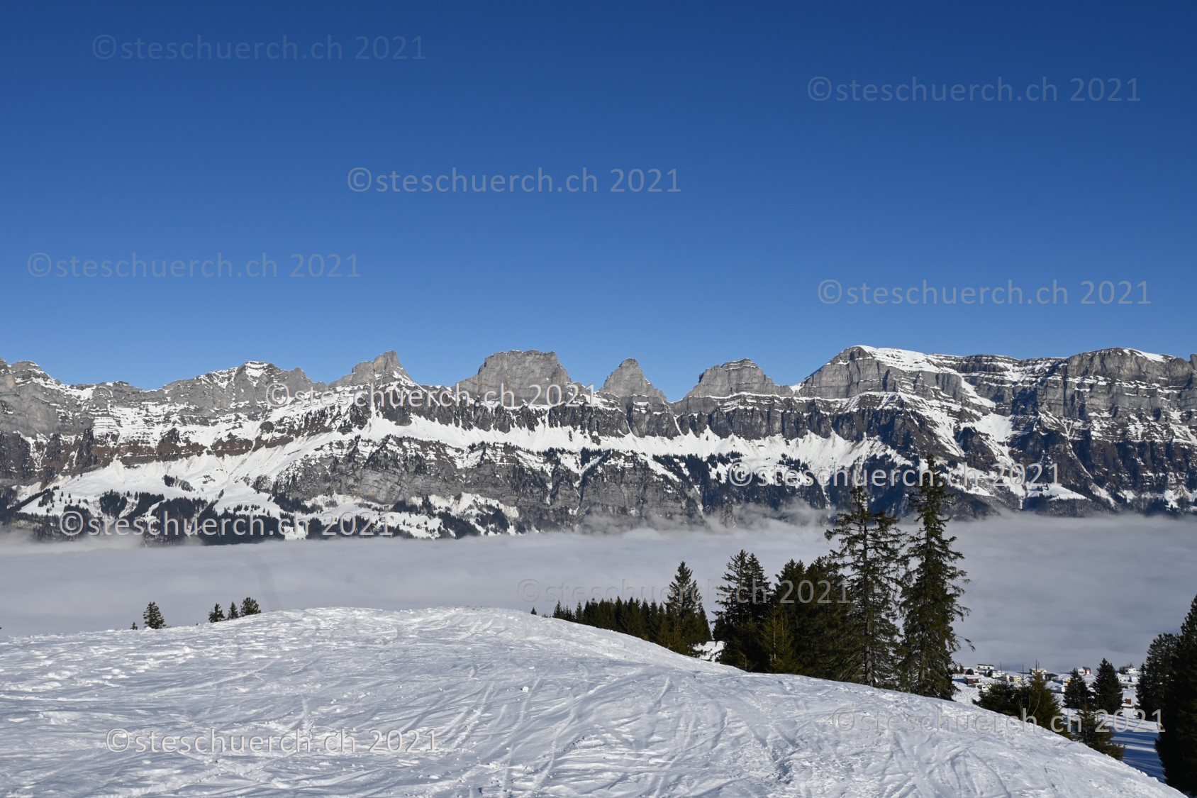 Aussicht vom Flumserberg aus, auf die Churfirsten.