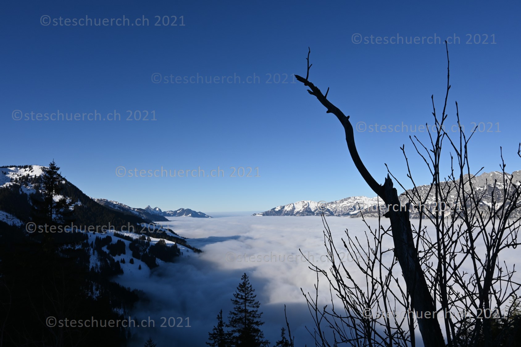 Aussicht auf die umliegenden Berge.